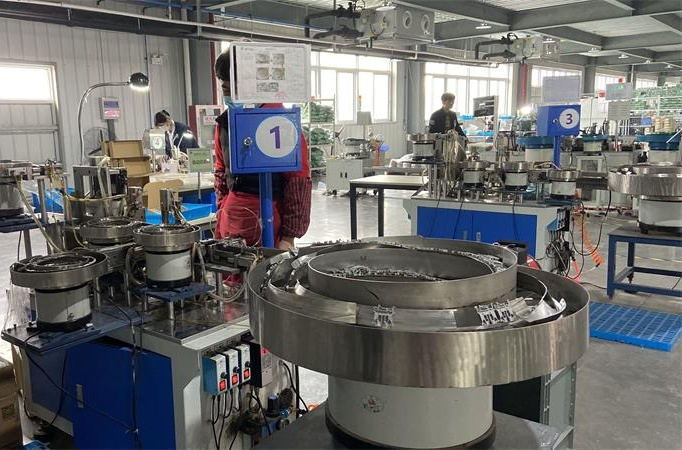 置恒接線端子廠家生產車間